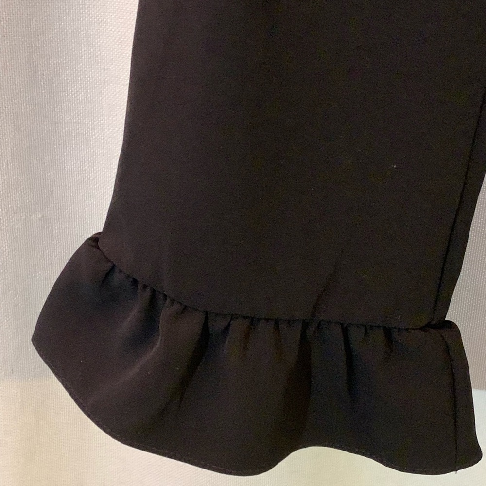 Black Capri pants
